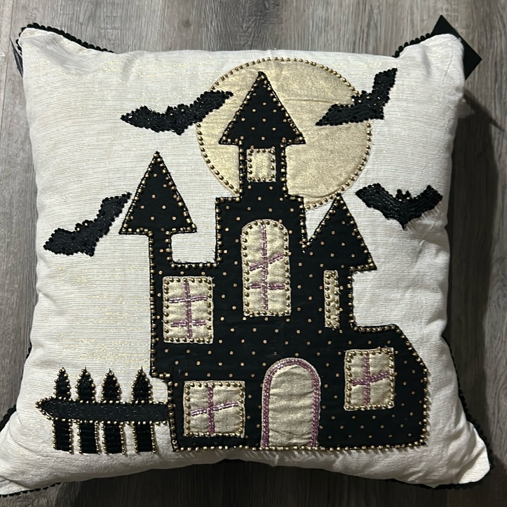 Mi Chateaux Halloween pillow